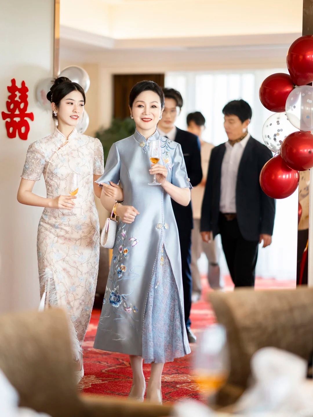 天花板??媽媽禮服天花板_1_十有八九_(tái)來(lái)自小紅書(shū)網(wǎng)頁(yè)版.jpg